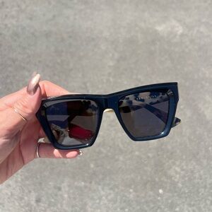 Trendy Black Sunglasses
